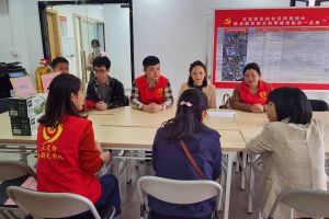 浓浓关爱暖人心，登录入口集团党支部慰问困难单亲家庭